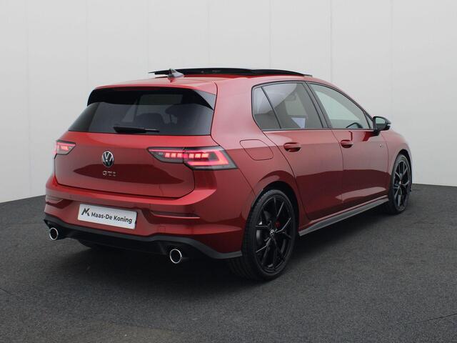 Volkswagen GOLF GTI 2.0TSI/265PK Blackstyle DSG · Panoramadak · 19'' Estoril · Assistance pakket plus ·
