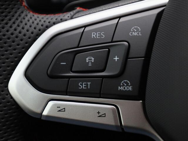 Volkswagen GOLF GTI 2.0TSI/265PK Blackstyle DSG · Panoramadak · 19'' Estoril · Assistance pakket plus ·