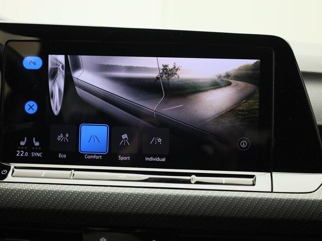 Volkswagen GOLF 1.5eTSI/150PK R-Line Blackstyle DSG · Navigatie · Camera + Parkeersensoren · App connect · Garantie tot september 2025