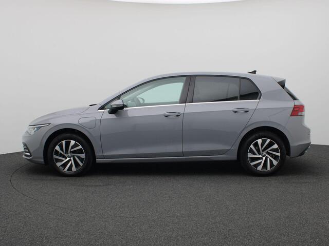 Volkswagen GOLF 1.4 eHybrid Style 204PK DSG Full led, trekhaak, adaptive cruise, stuur-stoelverwarming, elek. verstelbare voorstoel met massagefunctie, 16" lichtmetaal