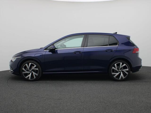 Volkswagen GOLF 1.4 eHybrid Style 204PK DSG Adaptieve Cruise Controle, Lane Assist, Keyless, Achteruitrijcamera, Stoel-stuurverwarming, Memorystoel, Trekhaak, 18" LM Velgen, Getint Glas