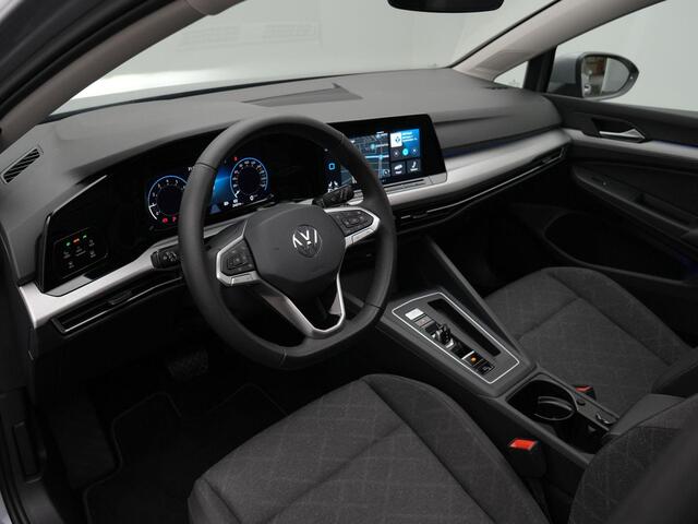 Volkswagen GOLF 1.0 eTSI 110 pk DSG Life | Panoramadak | IQ Light | Stuur-/stoelverwarming | Achteruitrijcamera
