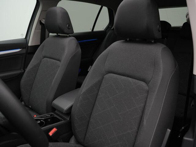 Volkswagen GOLF 1.0 eTSI 110 pk DSG Life | Panoramadak | IQ Light | Stuur-/stoelverwarming | Achteruitrijcamera
