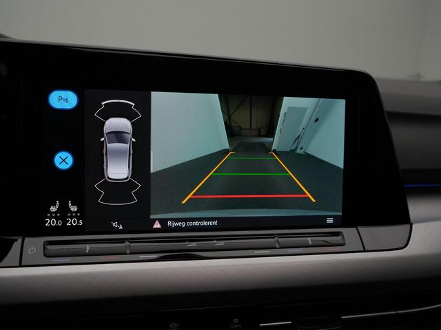 Volkswagen GOLF 1.0 eTSI 110 pk DSG Life | Panoramadak | IQ Light | Stuur-/stoelverwarming | Achteruitrijcamera