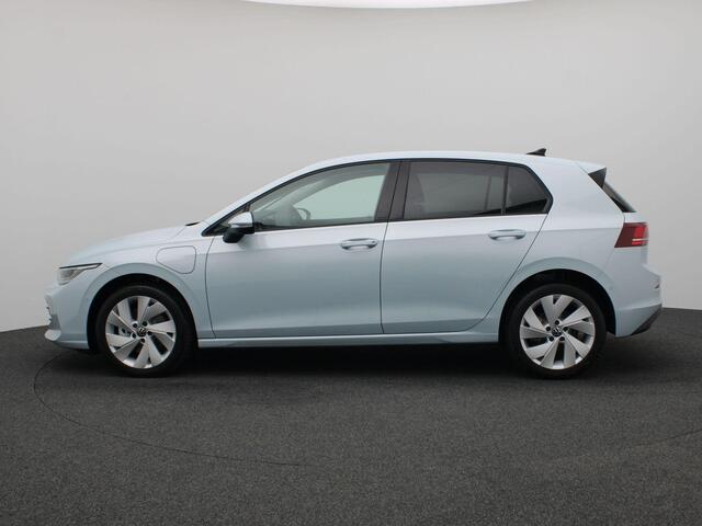 Volkswagen GOLF 1.5 eHybrid Life Edition 204pk DSG Adaptieve Cruise Controle, Navi via Apple Carplay/Android Auto, Achteruitrijcamera, Stoel-Stuurverwarming, Keyless, 17" LM Velgen