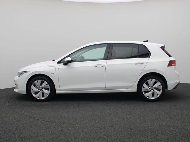 Volkswagen GOLF 1.5 eHybrid Life Edition 204pk DSG Adaptieve Cruise Controle, Navi via Apple Carplay/Android Auto, Achteruitrijcamera, Stoel-Stuurverwarming, Keyless, 17" LM Velgen