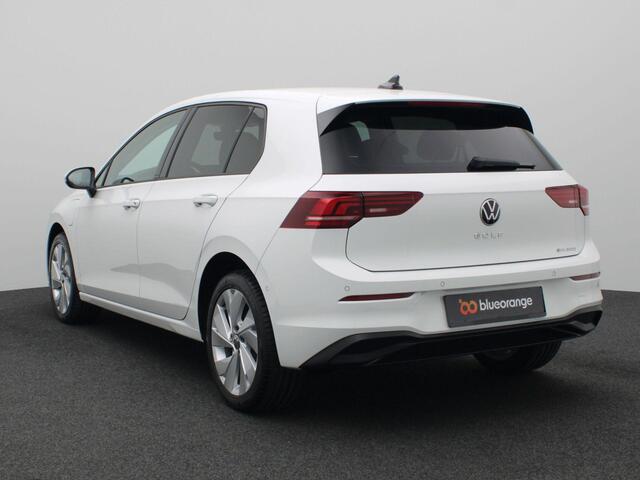 Volkswagen GOLF 1.5 eHybrid Life Edition 204pk DSG Adaptieve Cruise Controle, Navi via Apple Carplay/Android Auto, Achteruitrijcamera, Stoel-Stuurverwarming, Keyless, 17" LM Velgen