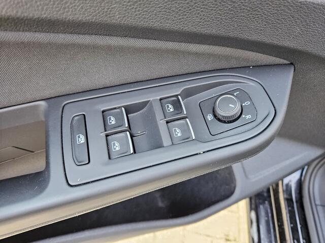 Volkswagen GOLF 1.5 eTSI Style