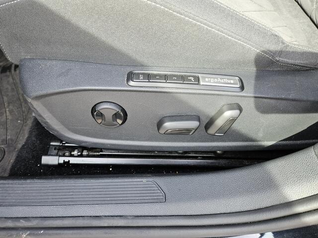 Volkswagen GOLF 1.5 eTSI Style