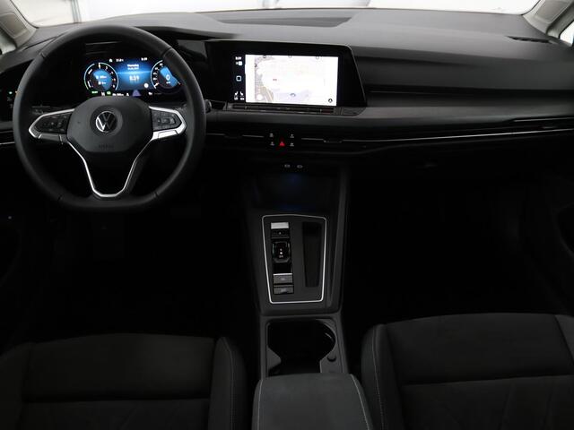 Volkswagen GOLF 1.4 eHybrid Style | Stoel & stuurverwarming | Massage | Carplay | Memory | Achterbankverwarming | Adaptive cruise | Park Assist | Sfeerverlichting | Navigatie | Full LED | PHEV