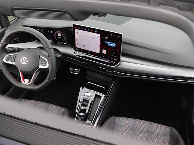Volkswagen GOLF 2.0 TSI GTI | 8.5 | Pano | Stoel- en Stuurverwarming | Camera | Navigatie | Black Style |