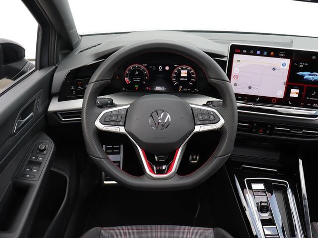 Volkswagen GOLF 2.0 TSI GTI | 8.5 | Pano | Stoel- en Stuurverwarming | Camera | Navigatie | Black Style |