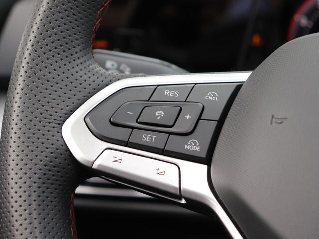Volkswagen GOLF 2.0 TSI GTI | 8.5 | Pano | Stoel- en Stuurverwarming | Camera | Navigatie | Black Style |