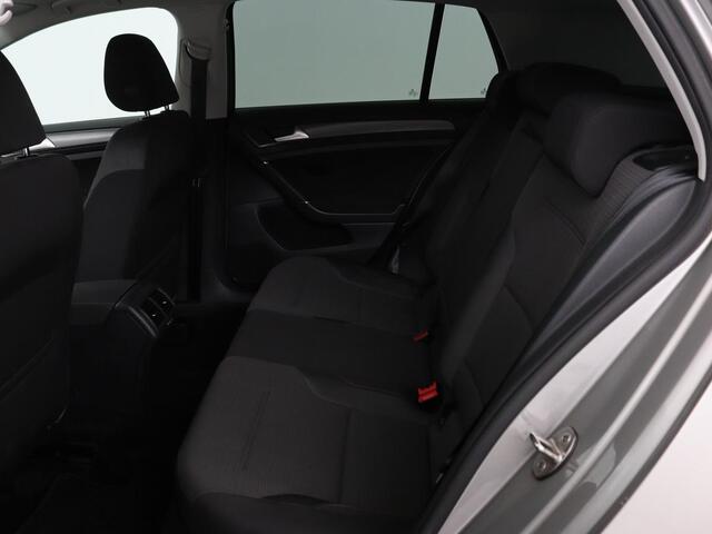 Volkswagen GOLF 1.0 TSI Comfortline | Stoelverwarming | Full LED | Carplay | Climate control | Parkeerhulp | Cruise control | 19'' lichtmetalen velgen