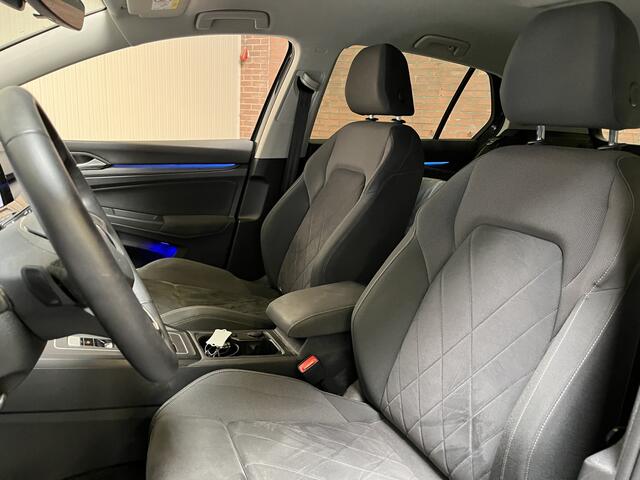 Volkswagen GOLF 1.5 eTSI Style / AUTOMAAT/ APP-CONNECT/ PARK. SENSOREN + CAMERA/ DIGITAL DASH/ ELEKTR. STOEL/ ADAPT. CRUISE/ 17" LMV/ NAVI/ RIJ-MODI/ 3-ZONE CLIMA/ MATRIX
