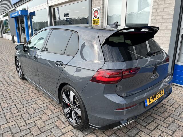 Volkswagen GOLF 1.4 eHybrid GTE / AUTOMAAT/ 245 PK/ 18" LMV/ APP-CONNECT/ PARK. SENSOREN + CAMERA/ RIJ-MODI/ STOEL-STUUR VERWARM./ ADAPT. CRUISE/ DIGITAL DASH/ CLIMA/ DAB