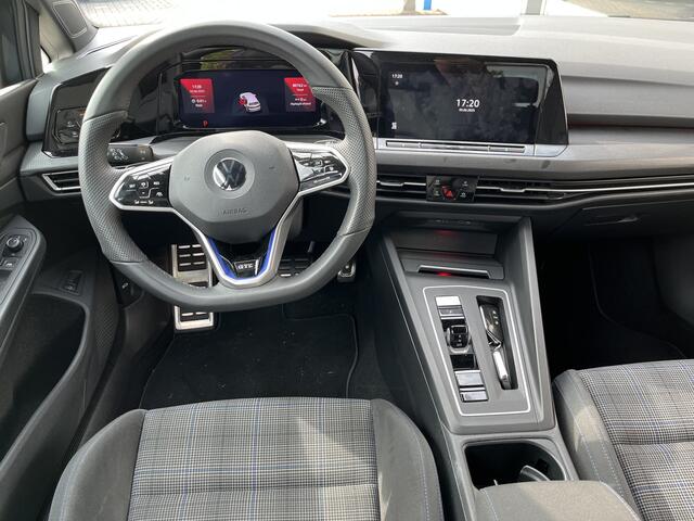 Volkswagen GOLF 1.4 eHybrid GTE / AUTOMAAT/ 245 PK/ 18" LMV/ APP-CONNECT/ PARK. SENSOREN + CAMERA/ RIJ-MODI/ STOEL-STUUR VERWARM./ ADAPT. CRUISE/ DIGITAL DASH/ CLIMA/ DAB