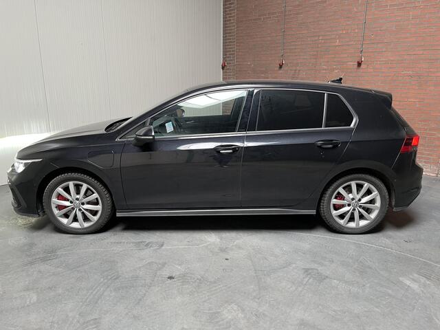 Volkswagen GOLF 1.4 eHybrid GTE / AUTOMAAT/ 245 PK/ PARK. SENSOREN + CAMERA/ CLIMA 3-ZONE/ APP-CONNECT/ STOEL VERWARM. V+A/ STUUR VERWARM./ NAVI/ ADAPT. CRUISE/ 17" LMV/ DAB/ KEYLESS