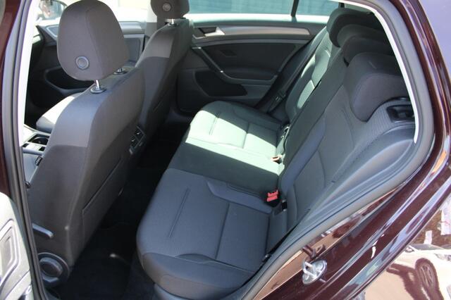 Volkswagen GOLF 1.0 TSI Business Automaat Navi Plus PDC LM 4-seizoen NW.STAAT!!