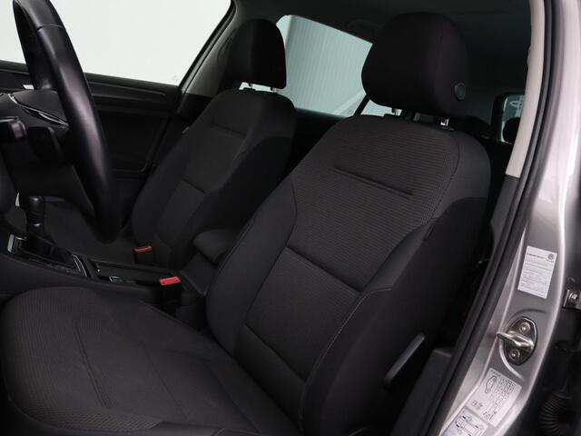 Volkswagen GOLF 1.5 TSI Comfortline | Trekhaak | Carplay | Adaptive cruise | Navigatie | Parkeerhulp | Climate control | Bluetooth | Getint glas