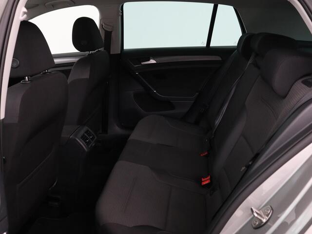 Volkswagen GOLF 1.5 TSI Comfortline | Trekhaak | Carplay | Adaptive cruise | Navigatie | Parkeerhulp | Climate control | Bluetooth | Getint glas