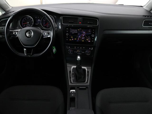 Volkswagen GOLF 1.5 TSI Comfortline | Trekhaak | Carplay | Adaptive cruise | Navigatie | Parkeerhulp | Climate control | Bluetooth | Getint glas