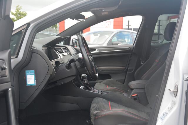 Volkswagen GOLF 2.0 TSI GTI Performance | Navigatie | Virtual-cockpit | Camera | Dynaudio | NL auto!! | DAB+ | Zeer nette en rijk aangeklede GTI