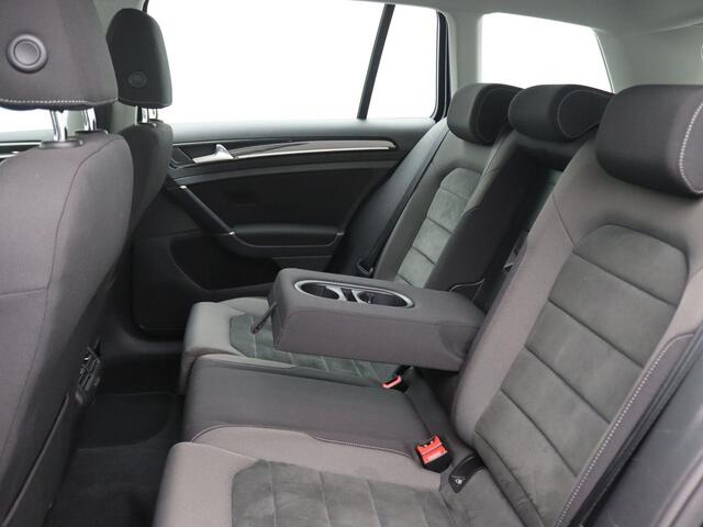 Volkswagen GOLF Variant 1.4 TSI Highline 125PK DSG Navi, Apple Carplay/Android Auto, Adaptieve Cruise Controle, Alarm, DAB+, Parkeersensoren voor en achter, Clima, Trekhaak, 17" LM Velgen