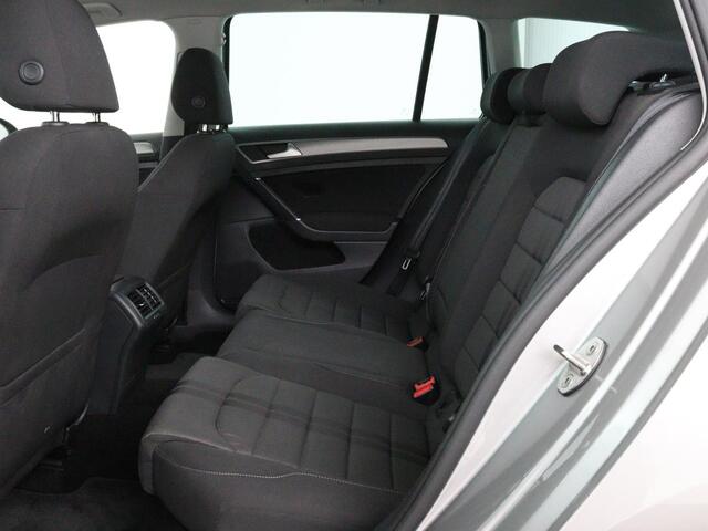 Volkswagen GOLF 1.0 TSI Comfortline | Camera | Sportstoelen | Navigatie | Parkeerhulp | Climate control | DAB | Cruise control | Bluetooth | Regen-/lichtsensor