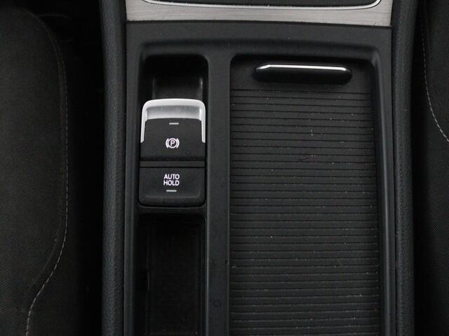 Volkswagen GOLF 1.0 TSI Comfortline | Camera | Sportstoelen | Navigatie | Parkeerhulp | Climate control | DAB | Cruise control | Bluetooth | Regen-/lichtsensor