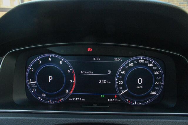 Volkswagen GOLF 1.4 TSI Highl Busi R-line | ACC | Camera | Stoel VW | Carplay