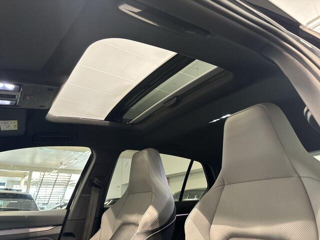 Volkswagen GOLF 1.5 272pk DSG eHybrid GTE · Panoramadak · 360 Camera · Elek. Trekhaak · IQ.Light · Stoelventilatie · Keyless · 18'' Inch · Garantie t/m 10-02-2029 of 100.000km