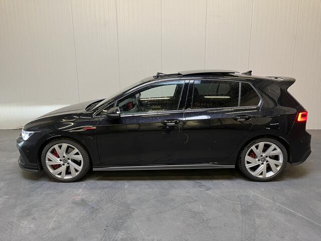 Volkswagen GOLF 2.0 TSI GTI Clubsport / AUTOMAAT/ 300 PK/ HARMAN KARDON/ PANO/ 19" LMV/ ALCANTARA/ HEAD-UP DISPLAY/ DIGITAL DASH/ NAVI/ APP-CONNECT/ STOEL-STUUR VERWARM./ RIJ-MODI/ ADAPT. CRUISE/ PARK. SENSOREN + CAMERA/ MATRIX