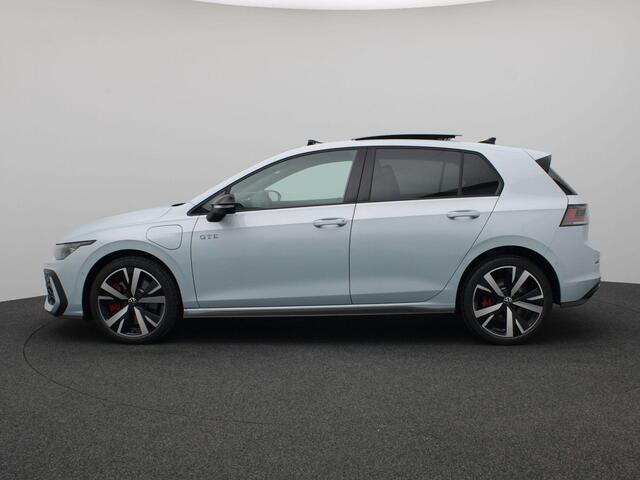 Volkswagen GOLF 1.5 eHybrid GTE 272PK DSG Pano-Schuifdak, Black Style, DCC, Keyless, 360gr. Camera, Side Assist, Head-Up Display, Matrix LED-verlichting, Stoel-Stuurverwarming, Adaptieve Cruise, Trekhaak, 18" LM Velgen