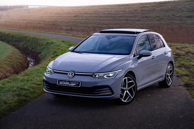 Volkswagen GOLF 1.5 eTSI Style Panodak Led matrix Apple Carplay Winterpakket Sideassist Memory sportstoelen Virtual NAP Rijklaar!