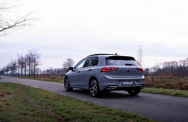 Volkswagen GOLF 1.5 eTSI Style Panodak Led matrix Apple Carplay Winterpakket Sideassist Memory sportstoelen Virtual NAP Rijklaar!