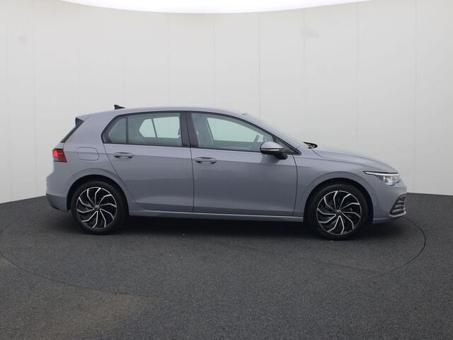 Volkswagen GOLF 1.0eTSI/110PK Life Business DSG · Navigatie · Trekhaak · Stoel- & stuurverwarming