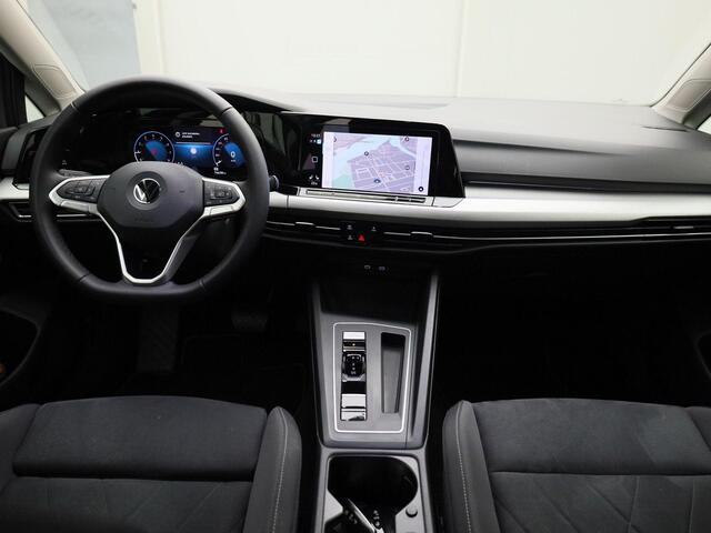 Volkswagen GOLF 1.0eTSI/110PK Life Business DSG · Navigatie · Trekhaak · Stoel- & stuurverwarming