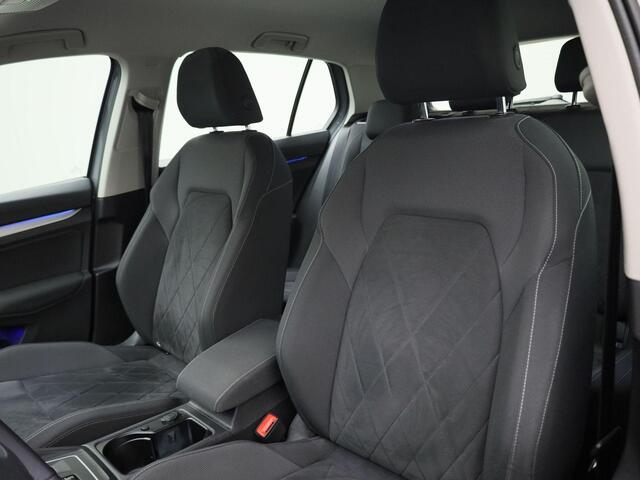 Volkswagen GOLF 1.0eTSI/110PK Life Business DSG · Navigatie · Trekhaak · Stoel- & stuurverwarming