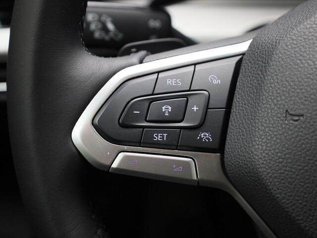 Volkswagen GOLF 1.0eTSI/110PK Life Business DSG · Navigatie · Trekhaak · Stoel- & stuurverwarming