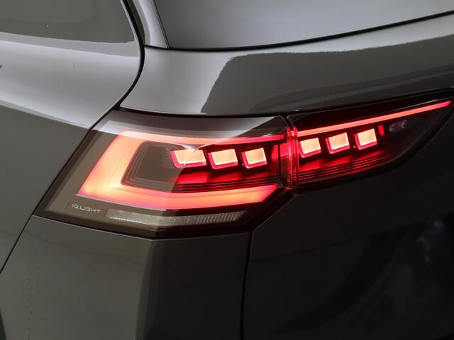 Volkswagen GOLF Variant 1.5 eTSI R-Line Edition