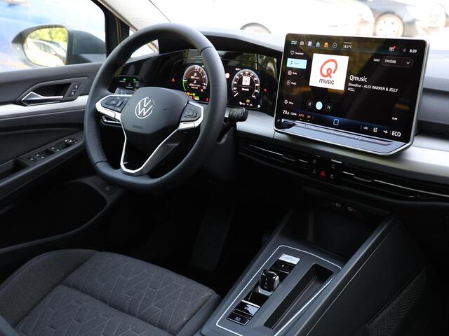 Volkswagen GOLF Life Edition 1.5 eHybrid 150 kW / 204 pk Hatchback | App-Connect | Keyless | Camera | Getint glas |