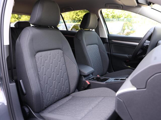 Volkswagen GOLF Life Edition 1.5 eHybrid 150 kW / 204 pk Hatchback | App-Connect | Keyless | Camera | Getint glas |