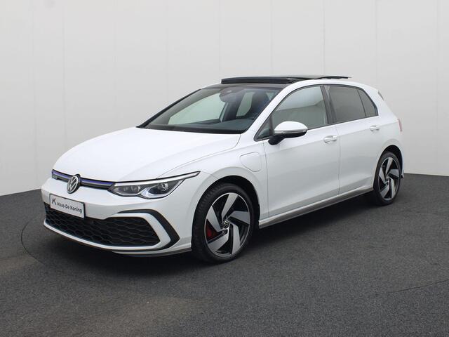 Volkswagen GOLF 1.4eHybrid 180kW/245PK GTE · Panoramadak · Parkeersensoren · Stoel- & stuurverwarming