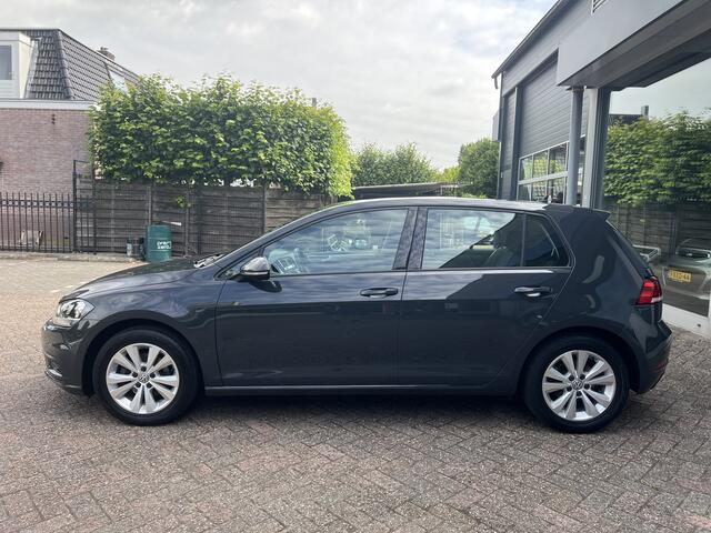 Volkswagen GOLF 1.0 TSI Trendline Trekhaak, LM Velgen, Airco.