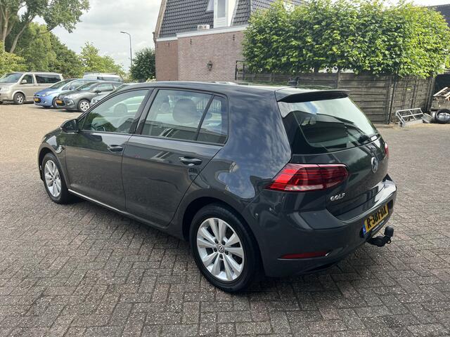 Volkswagen GOLF 1.0 TSI Trendline Trekhaak, LM Velgen, Airco.