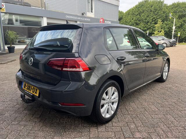 Volkswagen GOLF 1.0 TSI Trendline Trekhaak, LM Velgen, Airco.