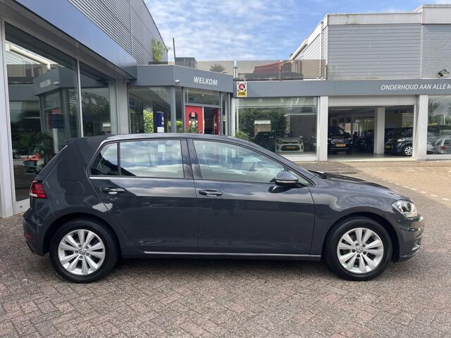 Volkswagen GOLF 1.0 TSI Trendline Trekhaak, LM Velgen, Airco.