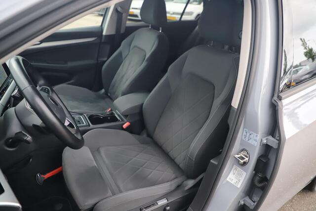 Volkswagen GOLF 1.0 eTSI Life Business Automaat 18 inch LMV Virtual Sportstoelen Navigatie Camera Sfeerverlichting Stoelverwarming Adaptive Cruise