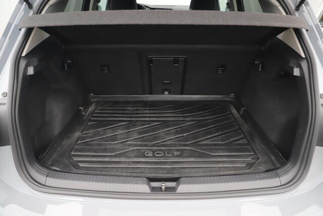 Volkswagen GOLF 1.0 eTSI Life Business Automaat 18 inch LMV Virtual Sportstoelen Navigatie Camera Sfeerverlichting Stoelverwarming Adaptive Cruise